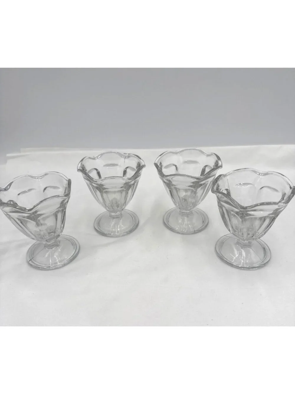 Set Of 4 Vtg Clear Glass Ice Cream Dessert Cups Scalloped Edge & Pedestal Base